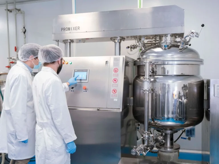 Vacuum mixer for creams and lotions